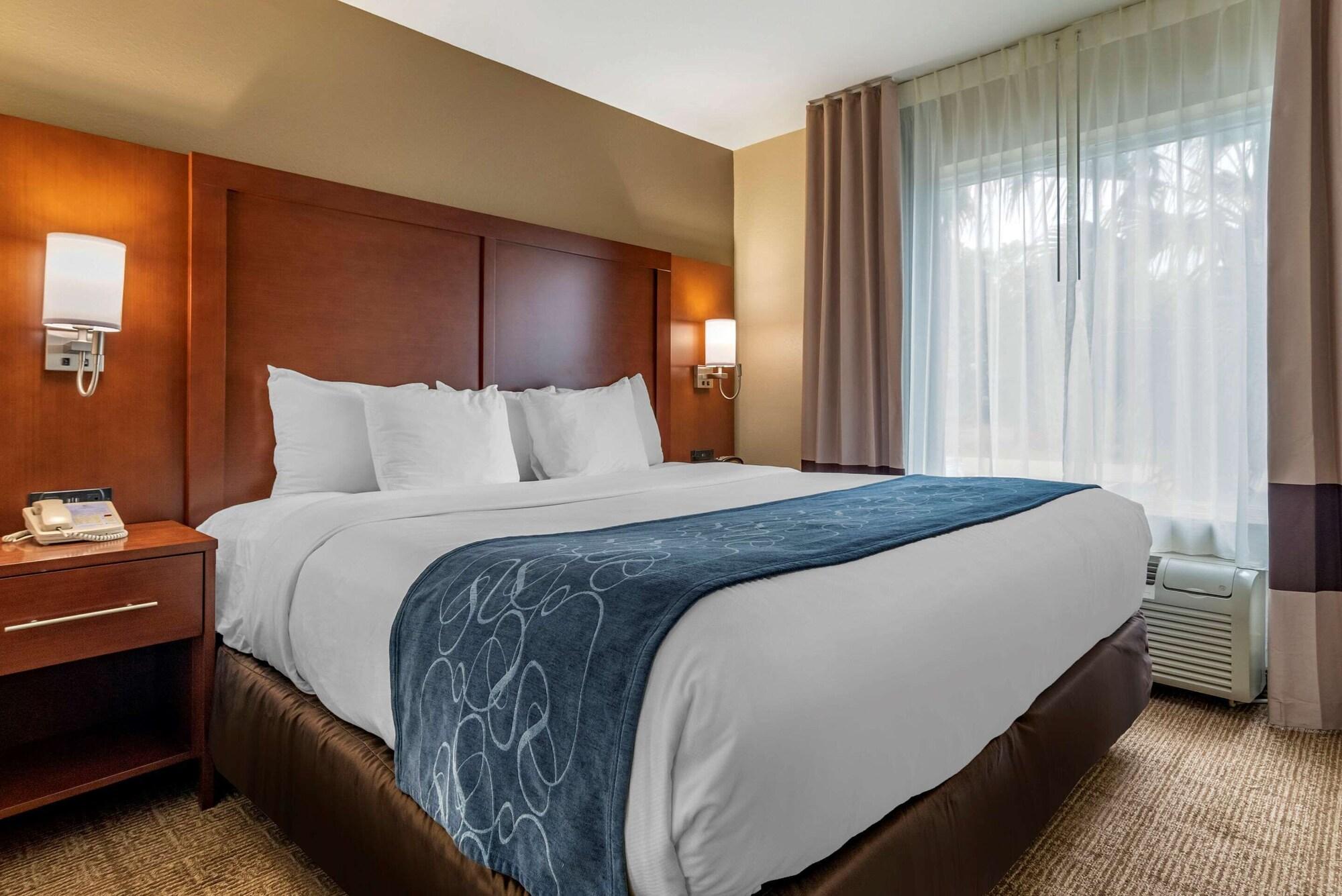 คอมฟอร์ต สวีท เนียร์ เอลกิน แอร์ฟอร์ซเบส Hotel ไนซ์วิลล์ ภายนอก รูปภาพ